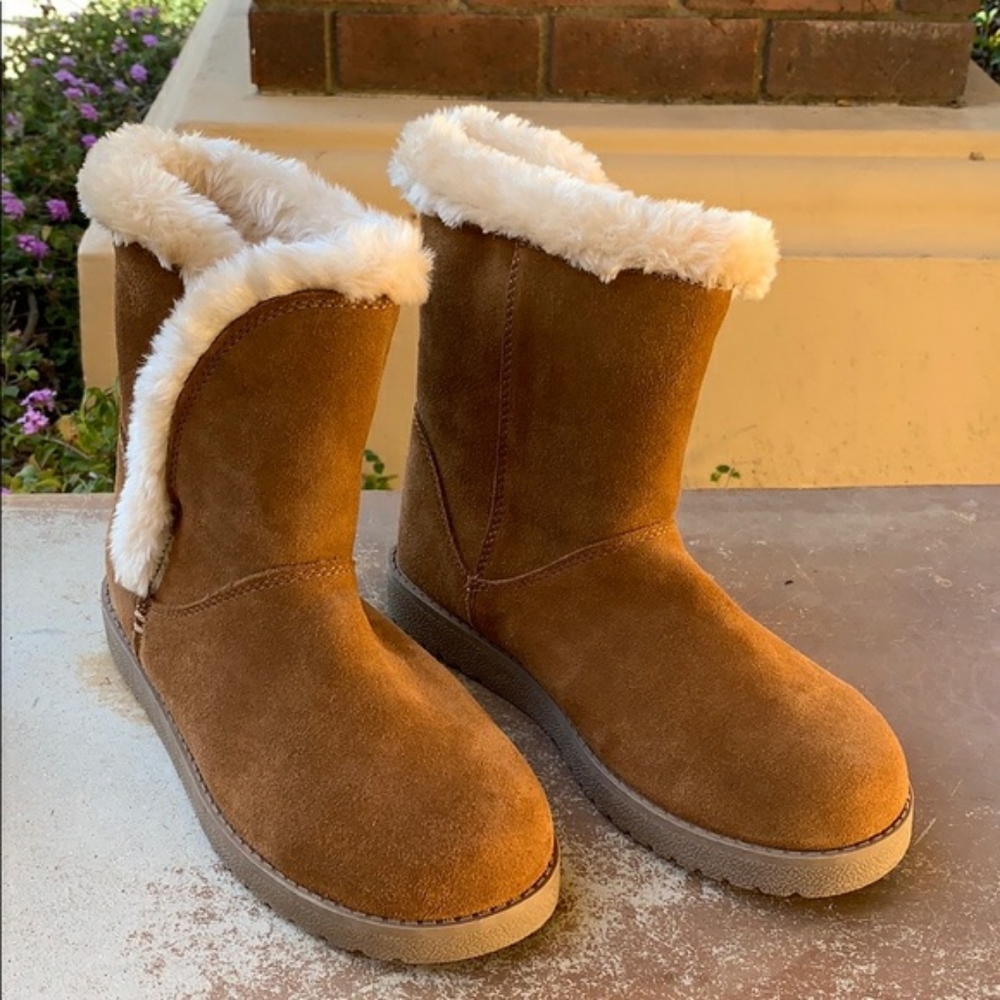 Universal Tread Boots